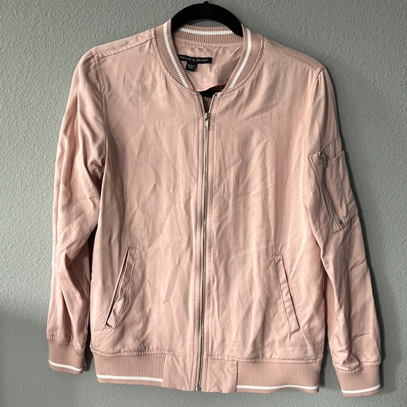 Harlowe & Graham Jackets & Blazers - EUC Harlow & Graham lightweight women’s XS bomber jacket, dusty pink, li…